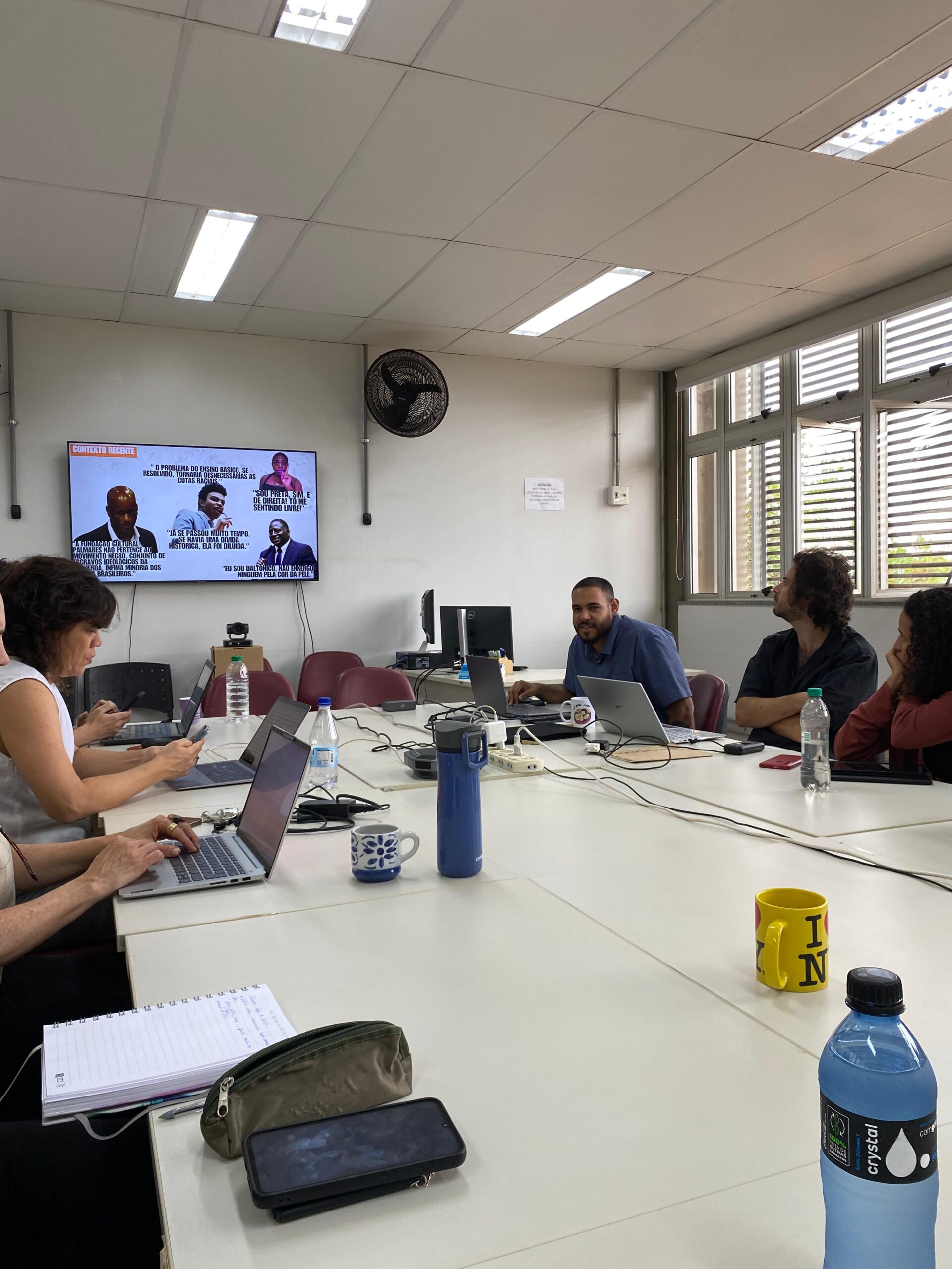 Reunião de estudos do Resocie realizada em 19 de setembro de 2025. Apresentação de pesquisa e texto sobre racismo e ativismo negro nos movimentos de direita.