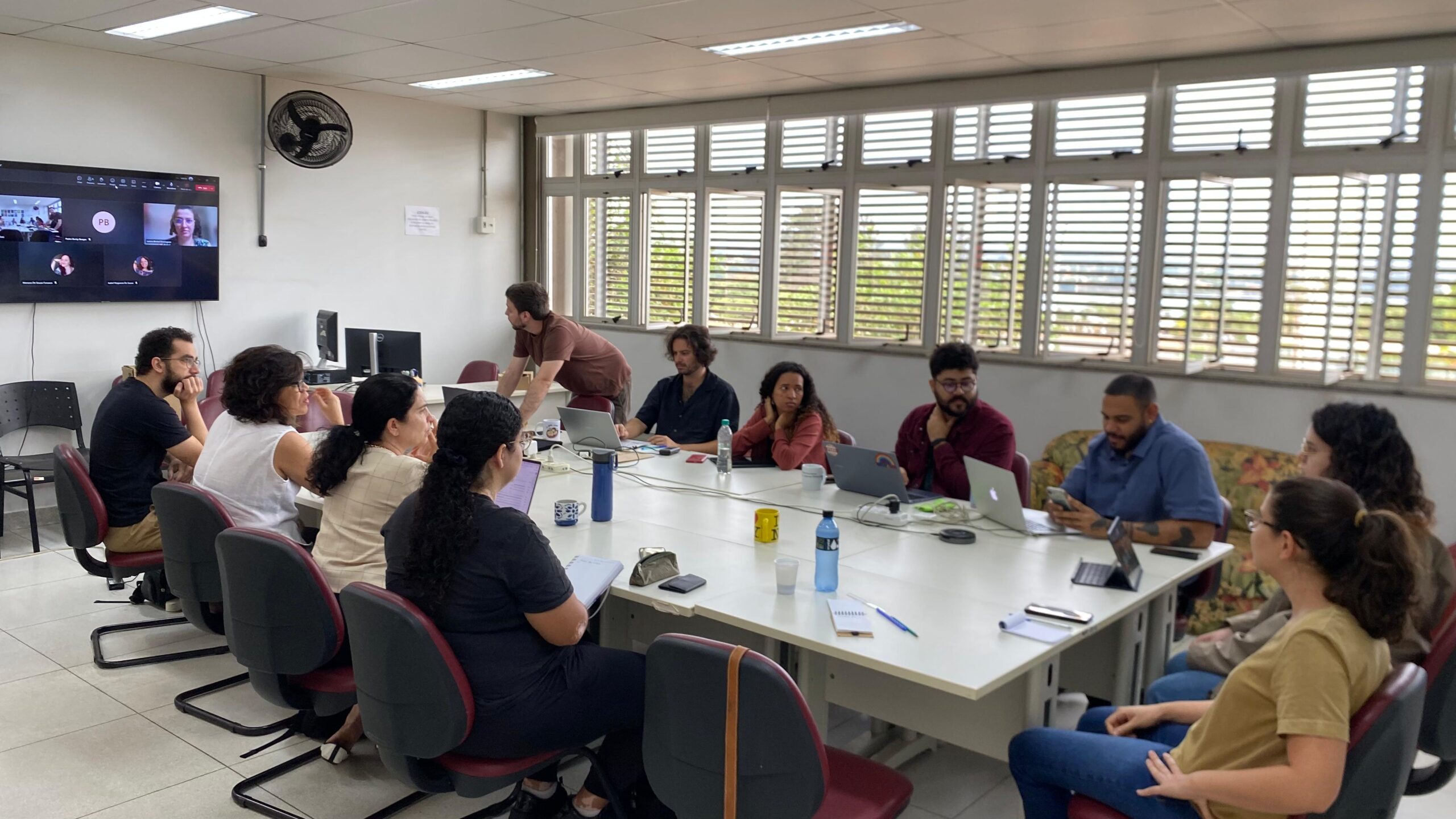 Reunião de estudos do Resocie realizada em 19 de setembro de 2025 com participação presencial e remota.